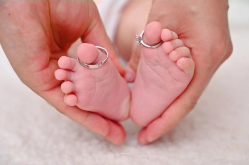 包生男孩正规公司怀孕肚子一边高一边低
